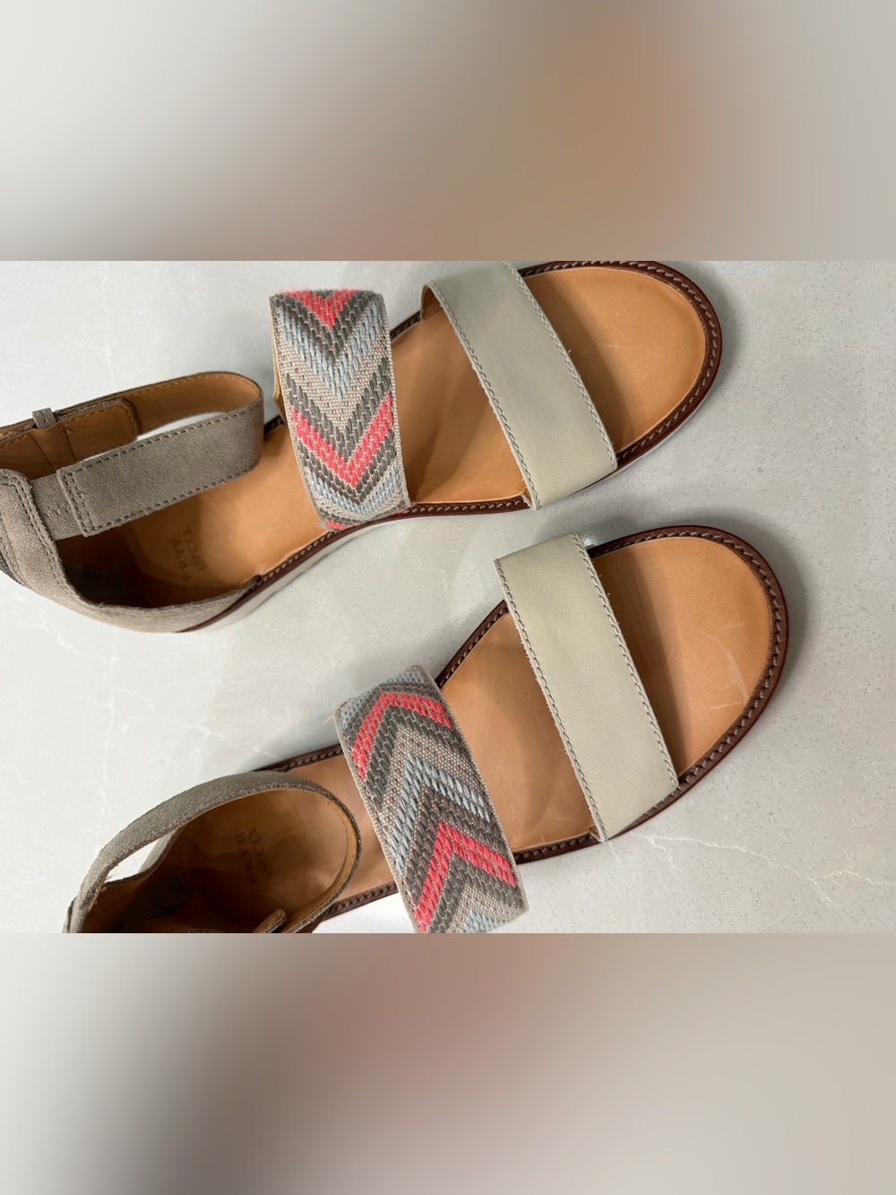 Frye & Co. Port 2 Band Flat Sandals Peach Multicolor Chevron Suede 8.5M - Picture 8 of 9
